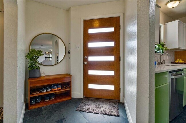 Foto del edificio - 2506 Jenibeth Ln