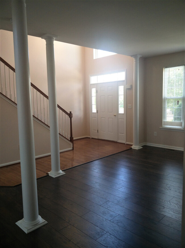 Building Photo - 9 Log cabin rd