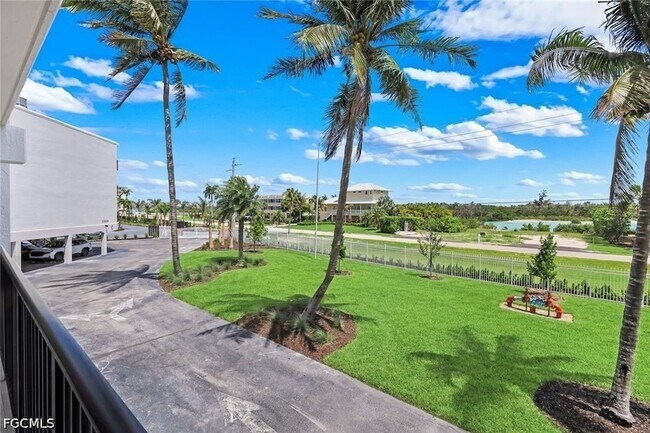 Foto del edificio - 25840 Hickory Blvd