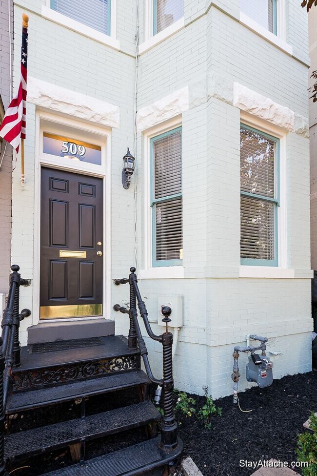 Foto del edificio - Stunning Capitol Hill Rowhome