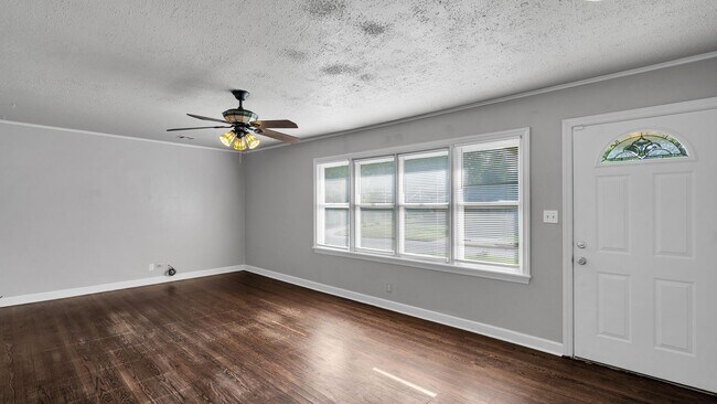 Building Photo - 2 Bed 1 Bath Rental Home - Tulsa