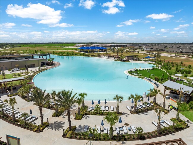 Building Photo - 27039 Blue Pool Dr