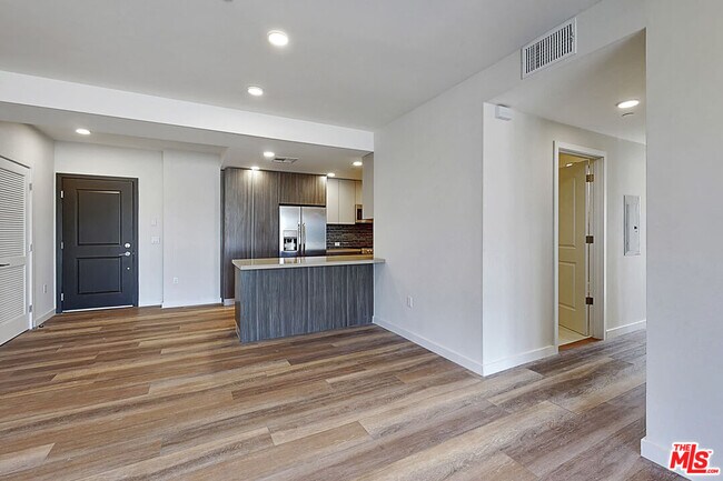 Foto del edificio - 1070 S Bedford St