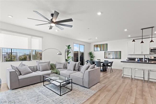 Building Photo - 692 Echelon St