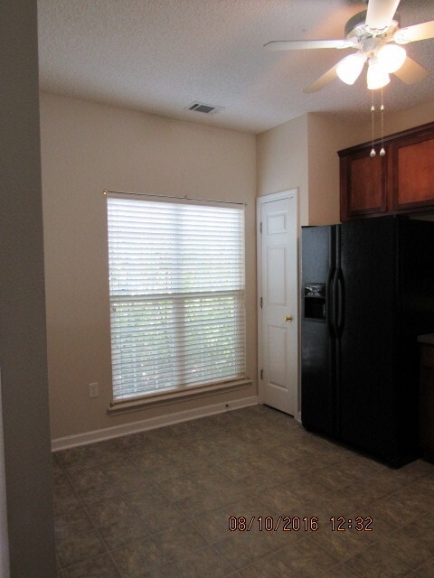 Foto del edificio - 758 E Bristol Way