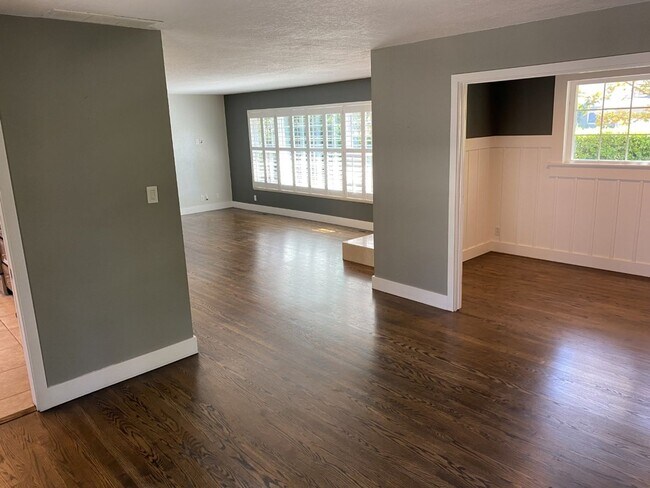 Foto del edificio - Charming 3 bdrm / 2 bath Home, Minutes fro...