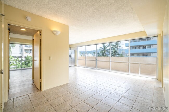 Building Photo - Oahu Surf I End Unit, Beautifully Renovated Waikiki Condo w/Views