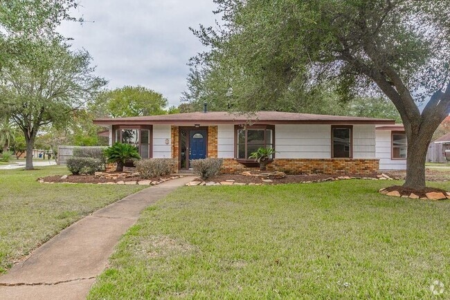 Building Photo - 148 Seaside Ln