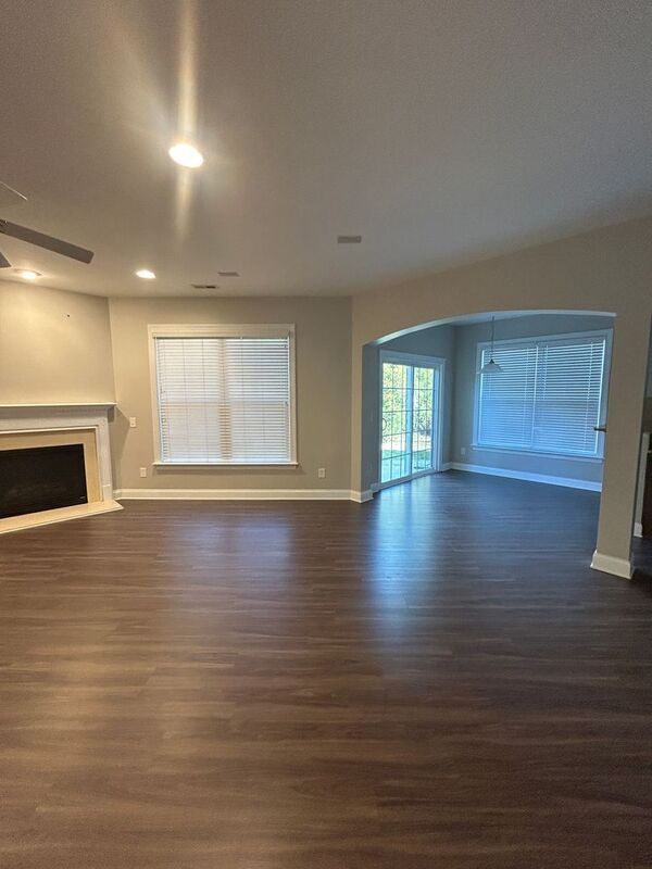 Foto del edificio - 3044 Scottcrest Way