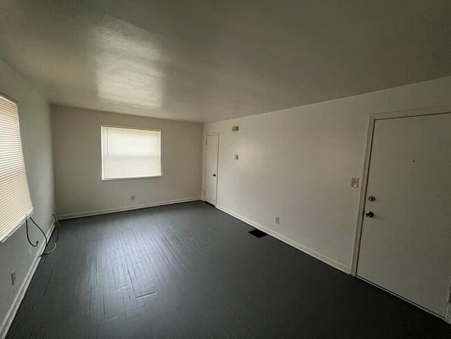 Photo - 246 Basswood Ave Apartment