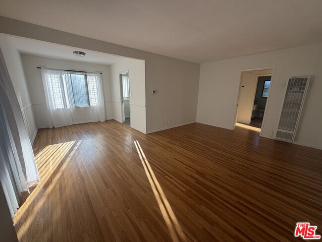 Foto del edificio - 742 S Plymouth Blvd