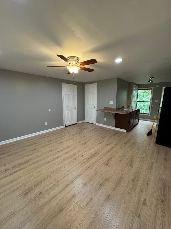 Foto del edificio - 2054 E Roxboro Rd NE