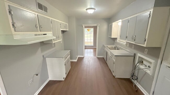 Building Photo - 3338 Covington Pike