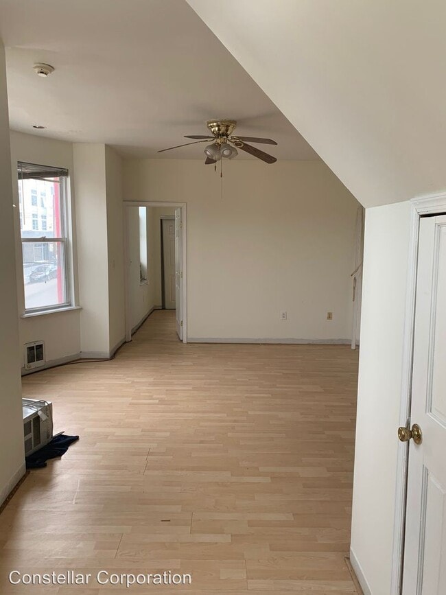 Building Photo - 2 br, 1 bath  - 4600 Woodland Ave.