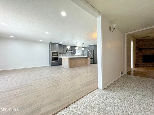 Foto del edificio - 5801 Beaumont Pl