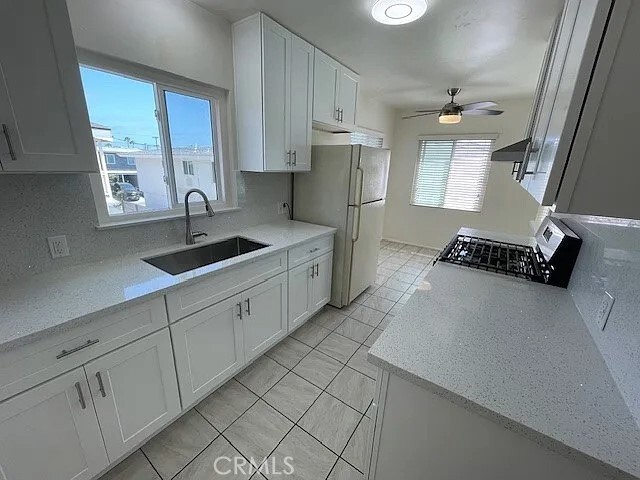 Building Photo - 318 W Avenida Palizada
