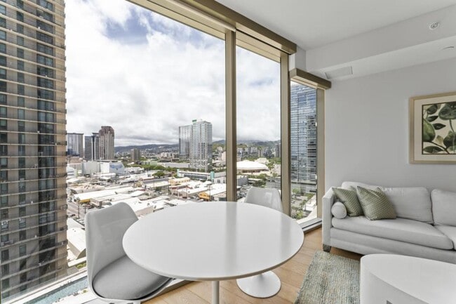 Building Photo - 1001 Queen St