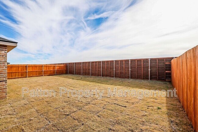 Foto del edificio - 9901 Yellowhouse Ave