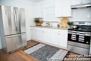 Building Photo - 219 N San Horacio Ave