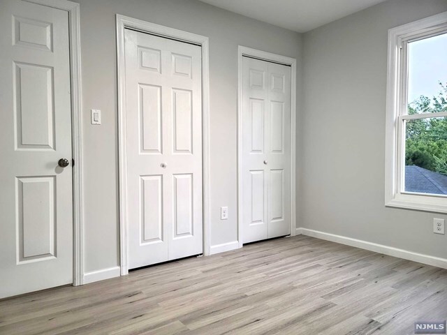 Foto del edificio - 318 Rutherford Ave