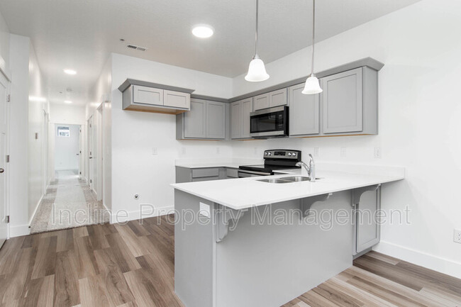 Building Photo - 323 W 435 N