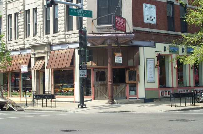 Building Photo - 1000 W Armitage Ave