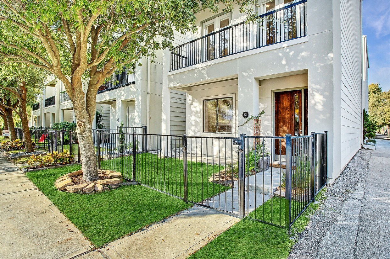 Foto principal - 621 W 8th St