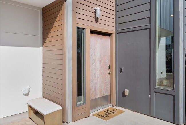 Building Photo - Luxury Living In Perfect South Austin Location