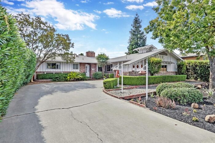 Primary Photo - Modesto Sharp 3 Bedroom 2 Bath Single Stor...