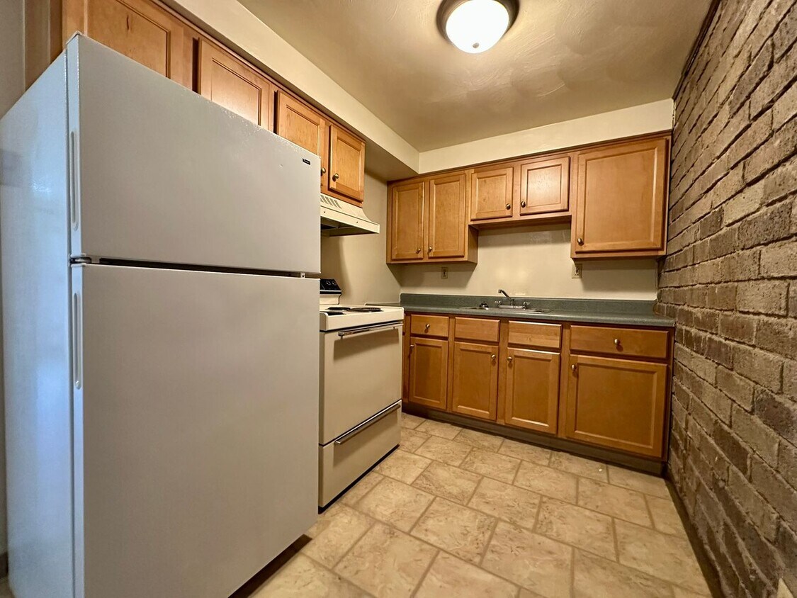 Foto principal - Spacious One Bedroom Apartment! Laundry On...