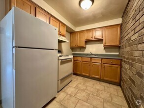 Building Photo - 406 Kellywood Manor