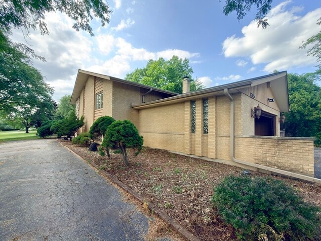 Building Photo - 7826 Dunham Rd