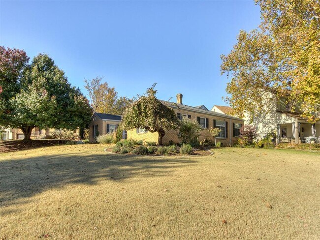 Foto del edificio - 2933 Cummings Dr