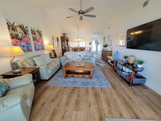 Building Photo - Luxury Living at Amberly Cir, Naples, FL 34112