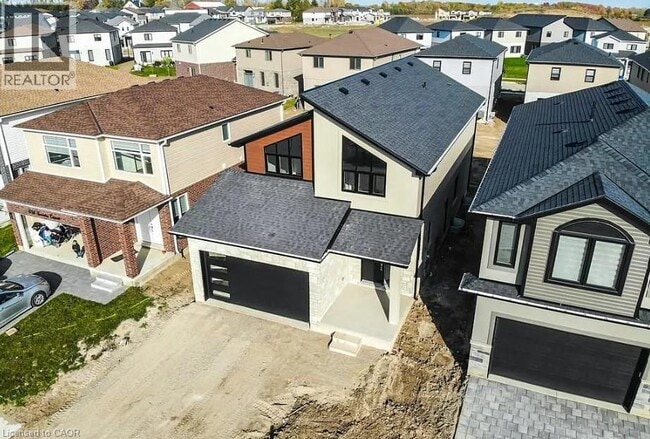 Building Photo - 3742 Somerston Cres