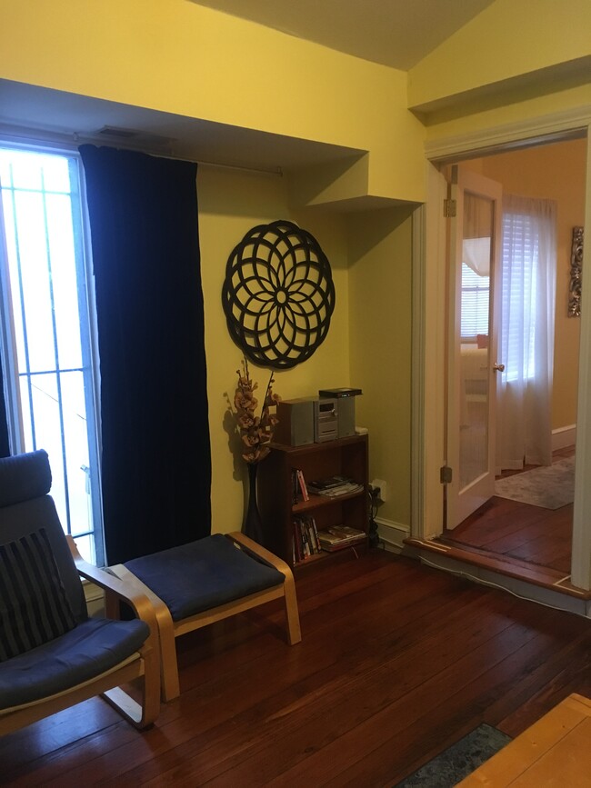 Living room, cathedral ceiling, gas fireplace. - 1007 E St SE