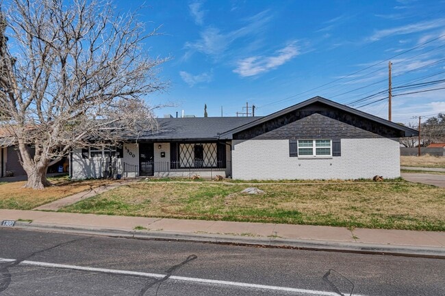 Foto del edificio - 1300 Bonham Ave