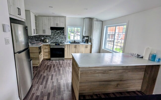 Building Photo - 449 Rue Cherrier