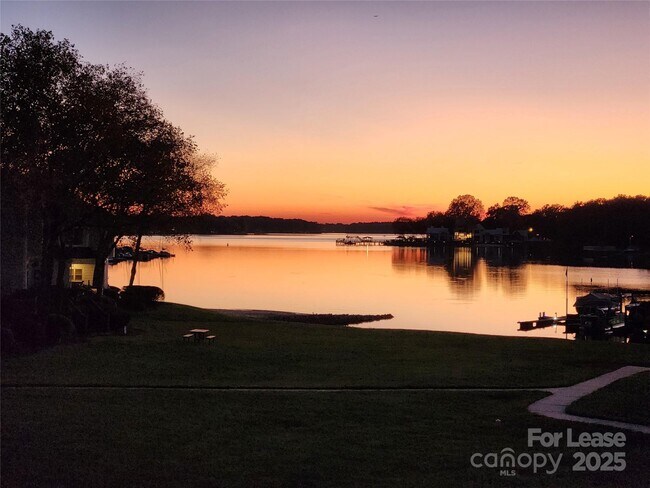 Foto del edificio - 18701 Nautical Dr