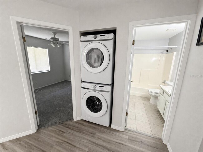 Foto del edificio - 7904 Waterview Way