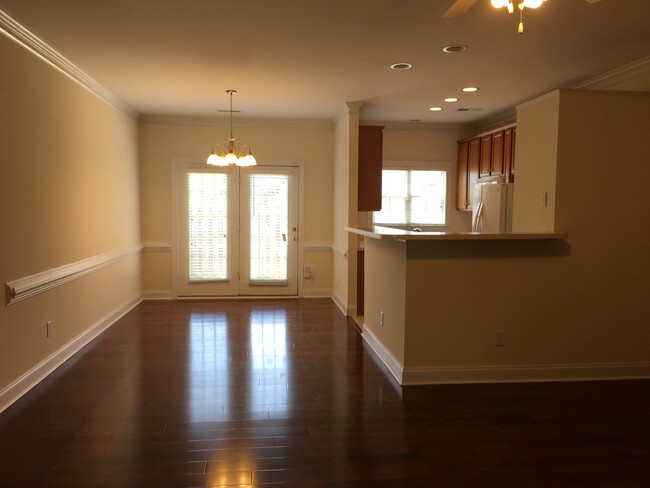 Foto del edificio - Beautiful Brick Townhome in Piedmont Trace