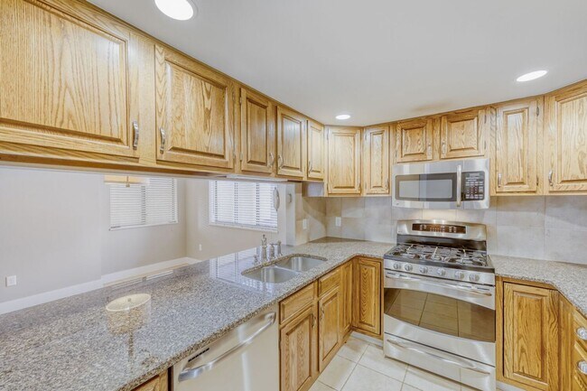 Foto del edificio - Charming, Classic Boulder Condo in a Prime Location - Available NOW