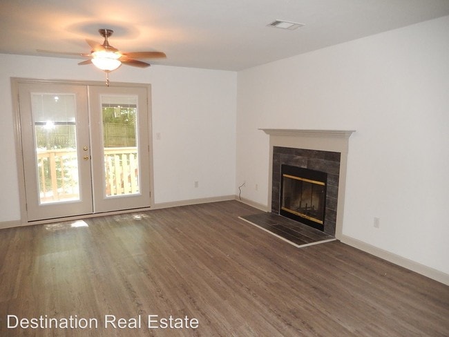 Building Photo - 2 br, 2.5 bath House - 533 Collinsford Road