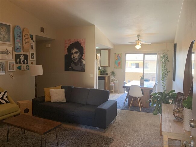 Building Photo - 3888 San Ramon Dr