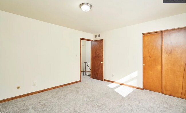 Building Photo - 923-925 Rosamond Ave