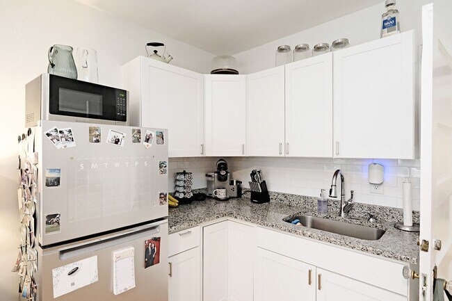 Foto del edificio - Updated Fry's Spring Apartment Near UVA