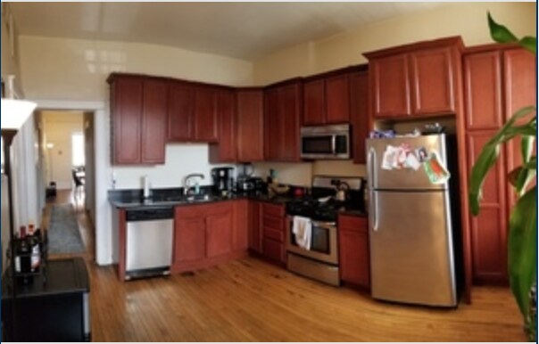 Building Photo - 1117 W Belmont Ave