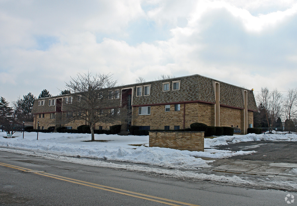 Primary Photo - Northland Plaza Apartments