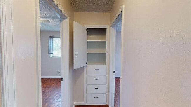 Building Photo - 609 Chase St