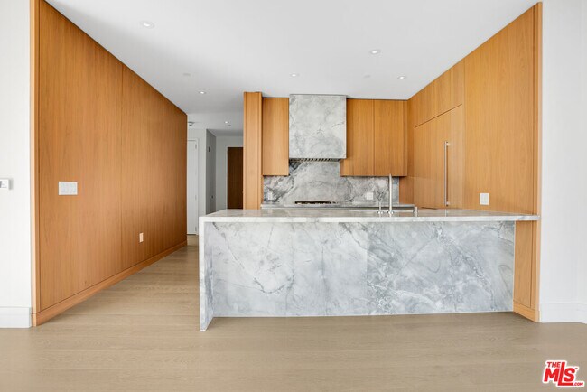 Foto del edificio - 211 Elm Ct